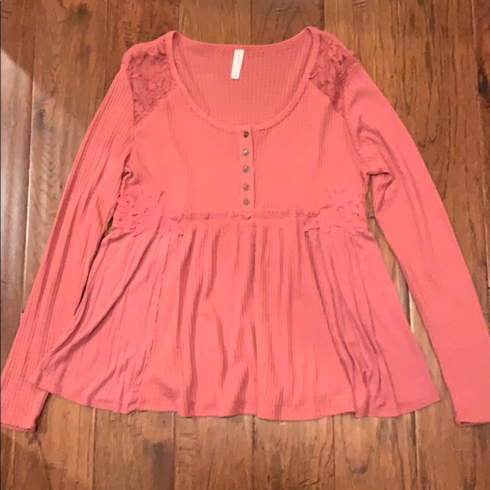 Super cute long sleeve top